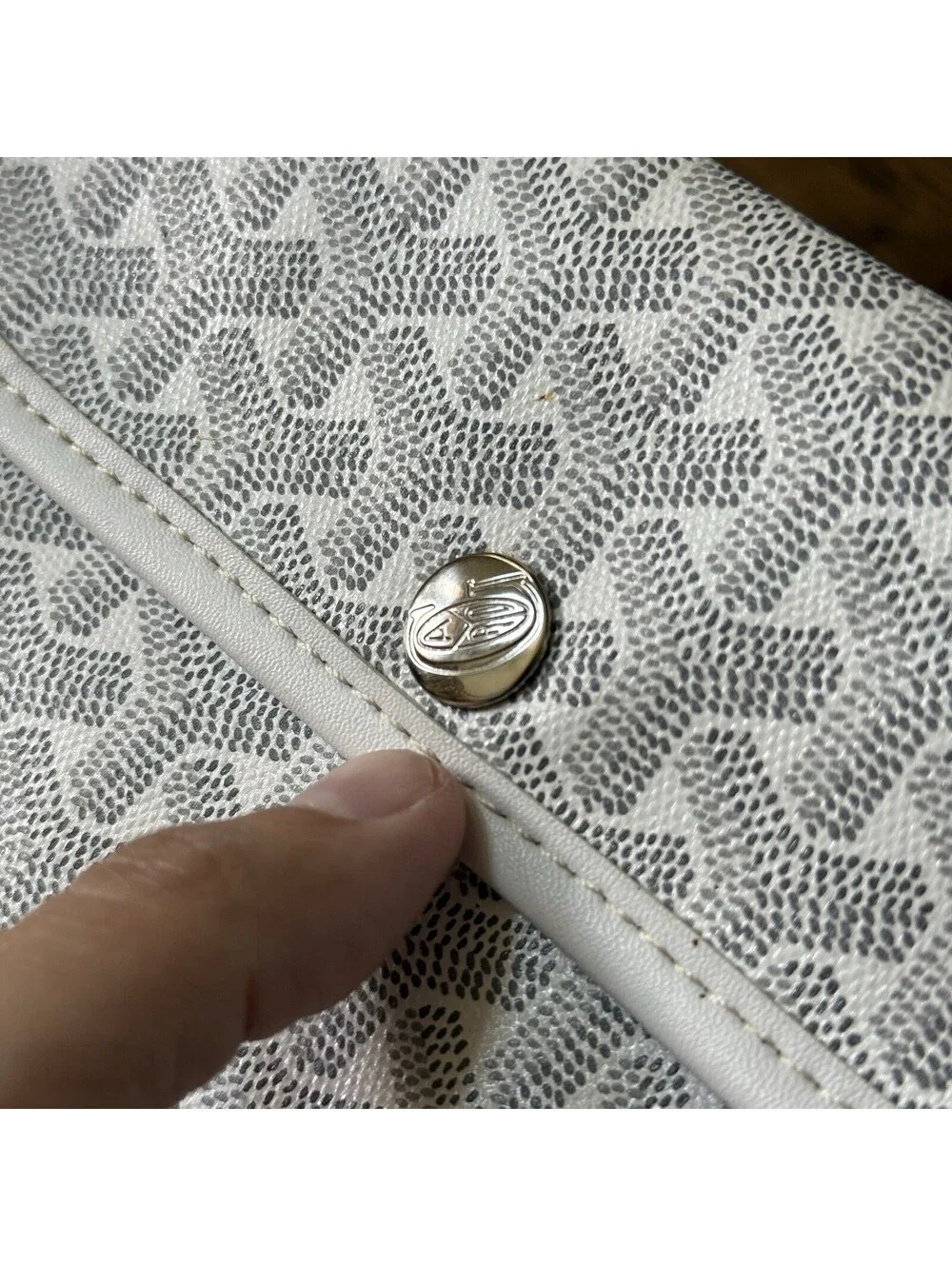 Goyard beautiful saint